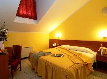 Hotel Ideale Milan 3*,