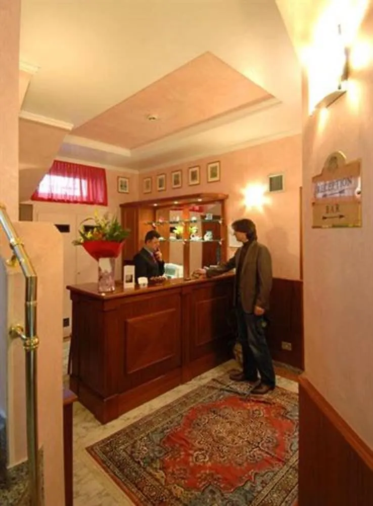 ***  Hotel Ideale Milão Itália